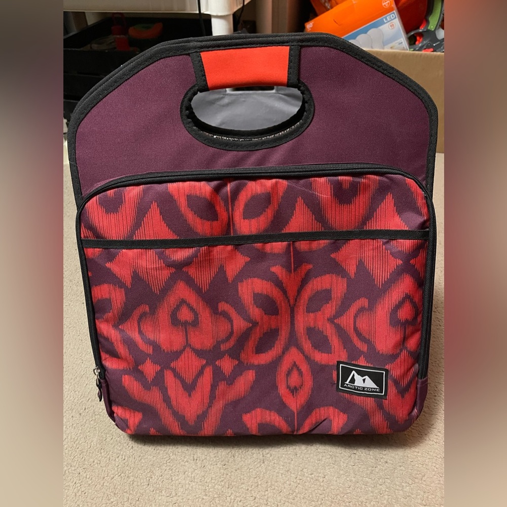 SOLD SOLD SOLD.    Trifold insulated trunk organizer